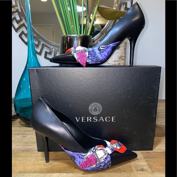 Versace Décolleté Leather Pumps w/Bow - Picture 2 of 12